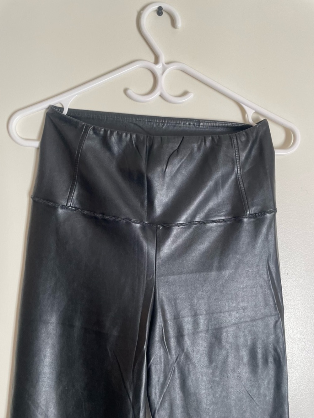 Aritzia Wilfred Daria Women's Black Faux Leather Pants SIZE M - Picture 5 of 7